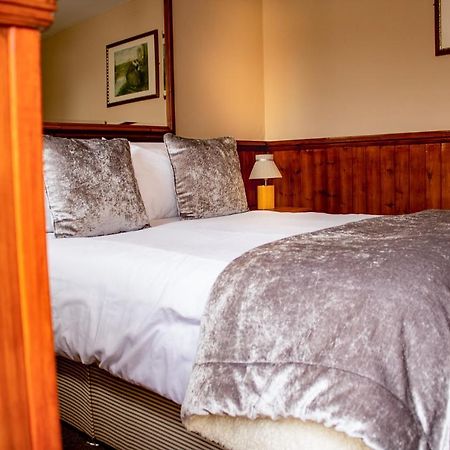 The Dolphin Hotel Чард Екстер'єр фото